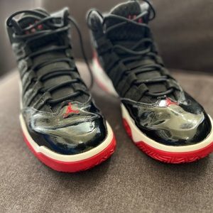 Authentic Air Jordan 11 Retro  Size 8